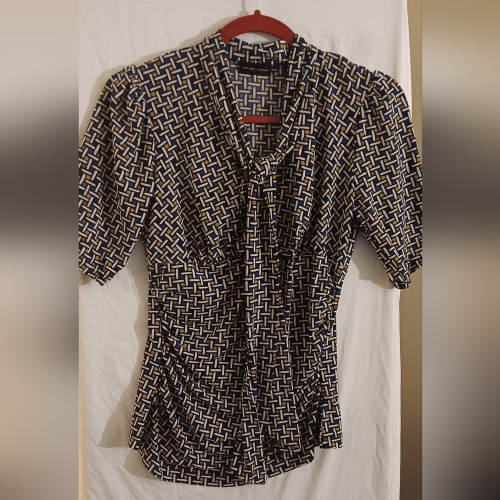 New York & Company Black and White Patterned Blouse